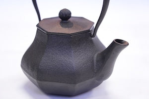 南部鉄器（南部鉄瓶）