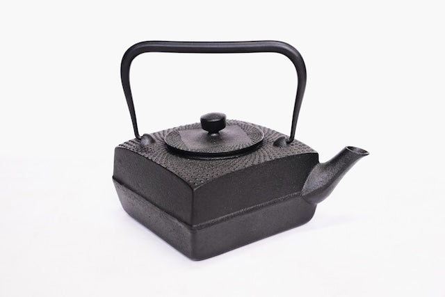 南部鉄器 鉄瓶 正方角あられ 0.6L