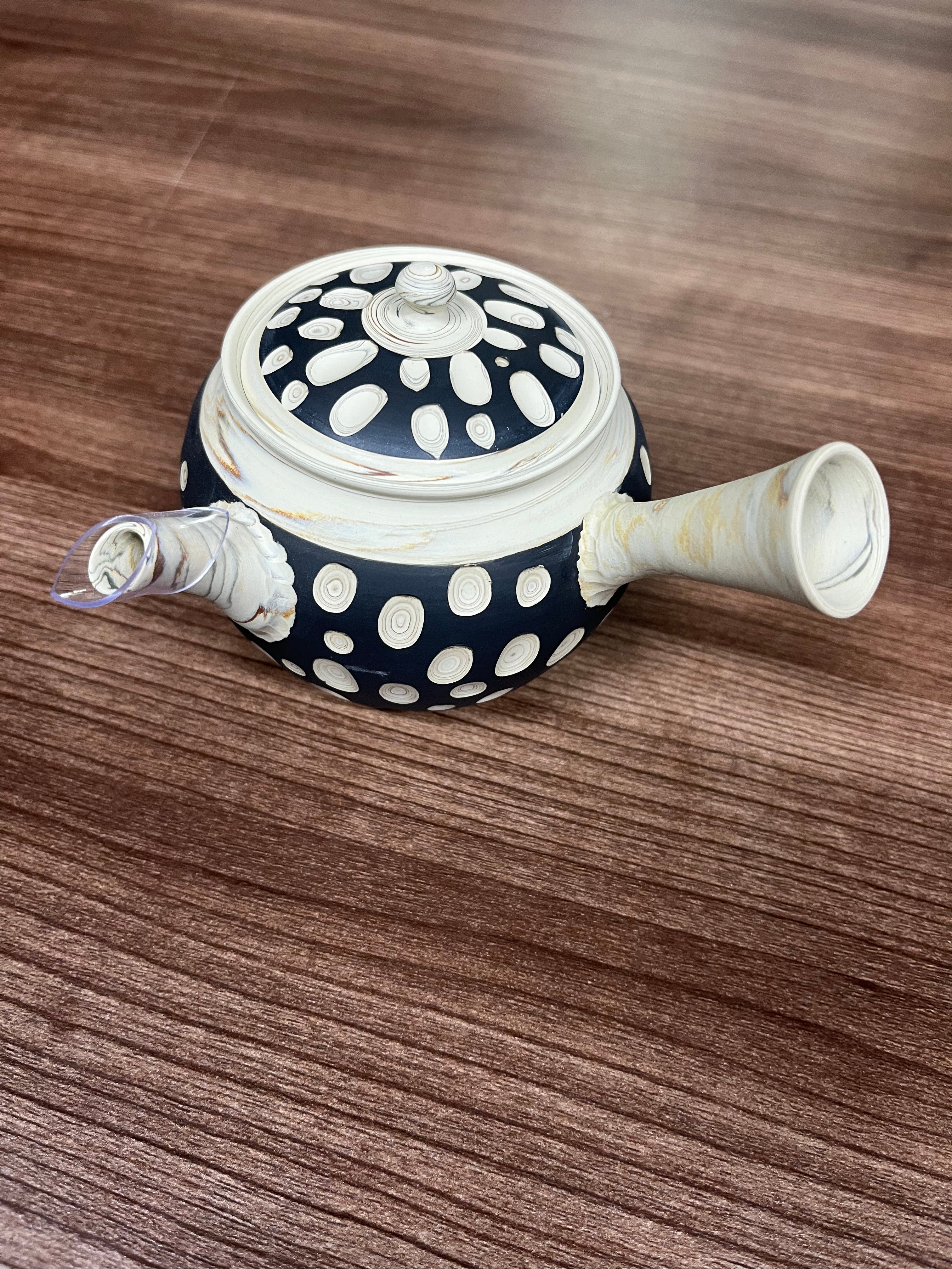 Teapot and cups set by Kenji