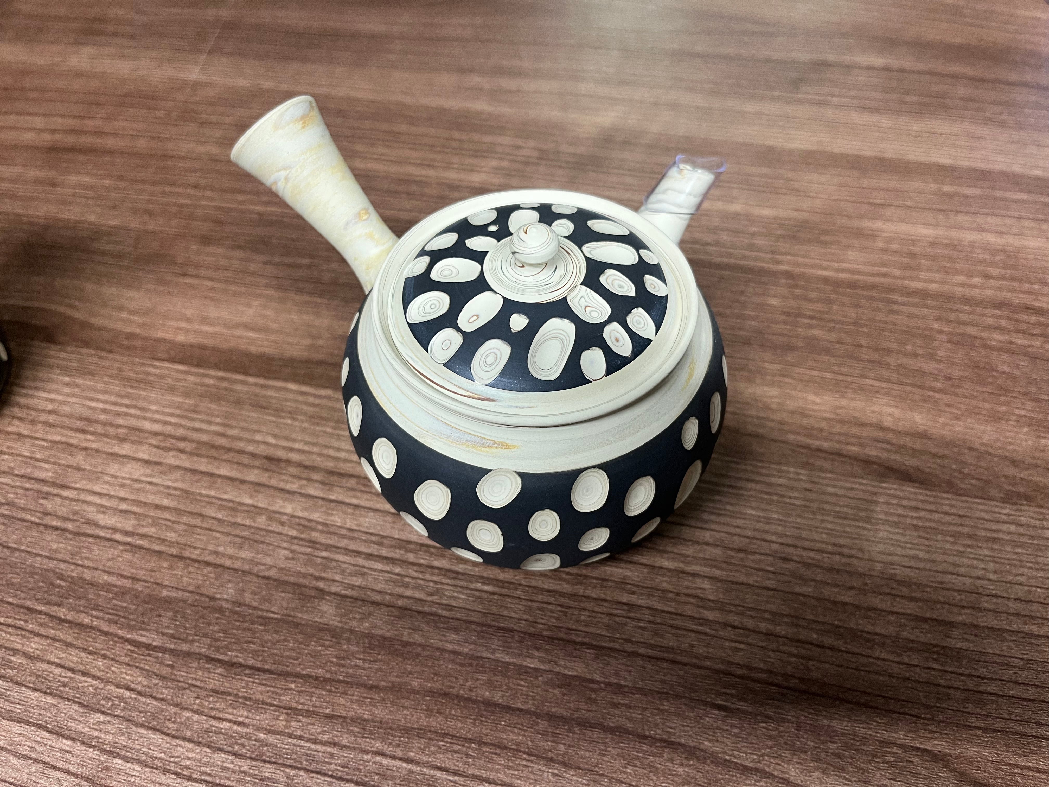 Teapot and cups set by Kenji